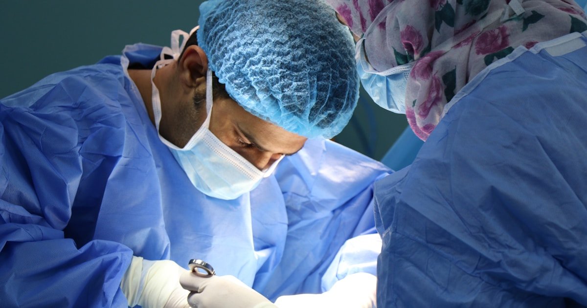 Electrosurgical Instruments: Complete Guide for Medical Device Distributors